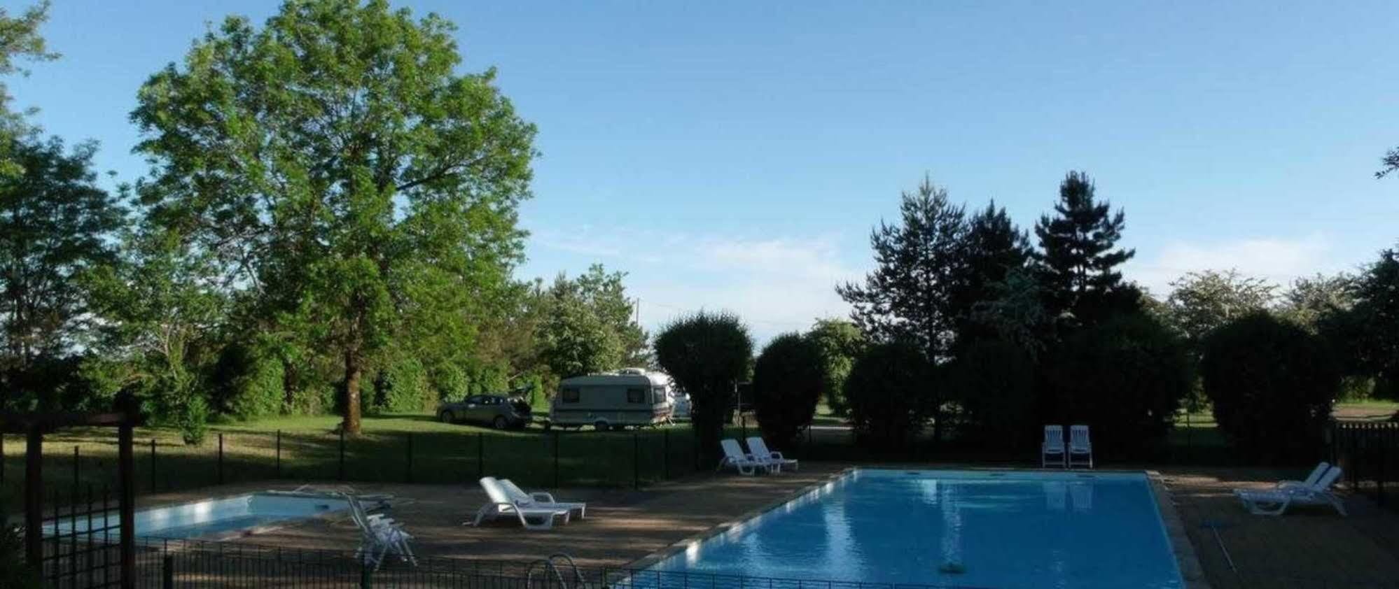 Camping De La Croix D'Arles Bourg (Haute-Marne) Exterior foto